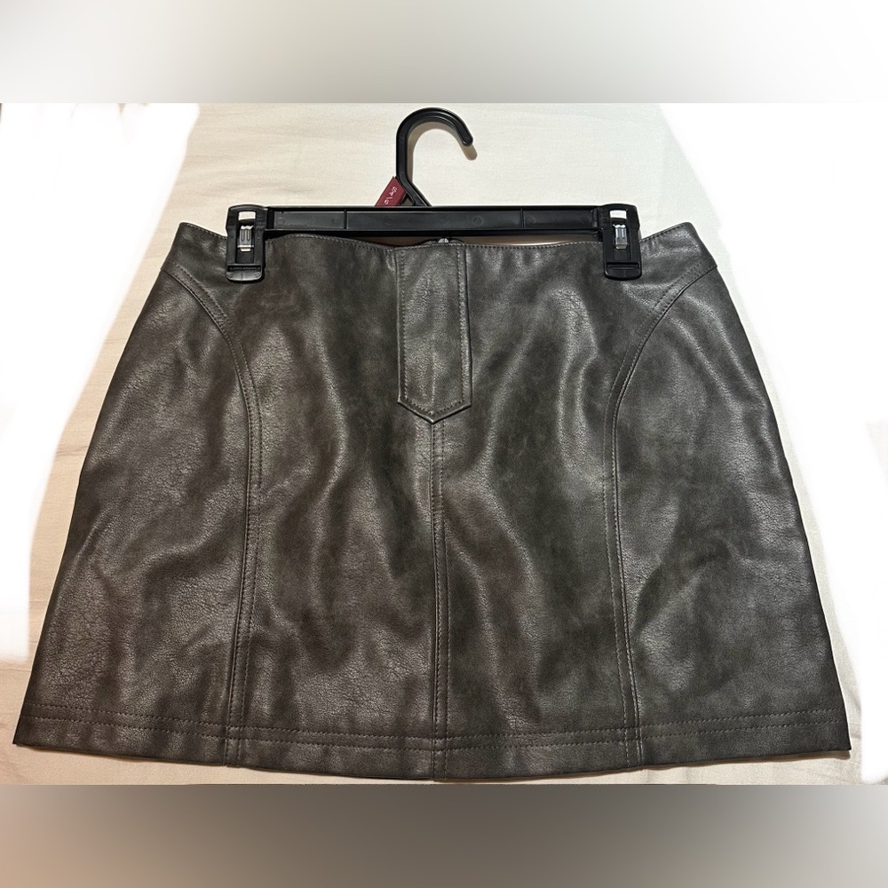 🆕 Faux leather skirt women’s Madden NYC NWT